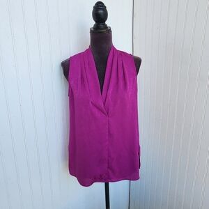 White House WHBM Purple Sleeveless Blouse Silky V‑Neck Women’s Embossed Top S